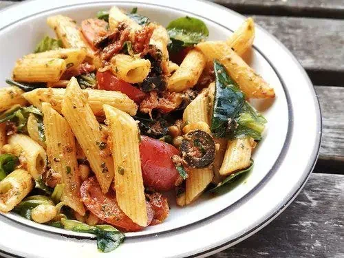 eckis-italienischer-nudelsalat-mit-pesto-145943365-web.webp