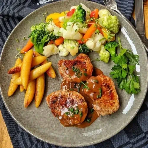 Schweinelende-in-Pfefferrahm-03.webp