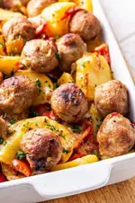 Kartoffelauflauf-mit-Bratwurst3.webp