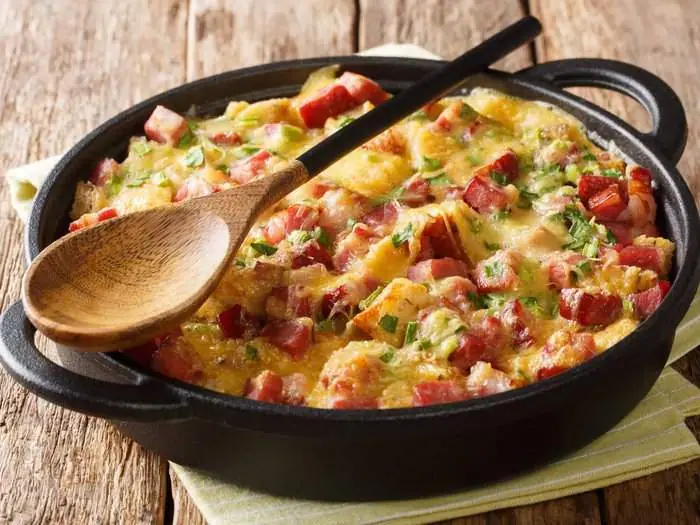 Strata Frühstücks-Auflauf @2x.webp