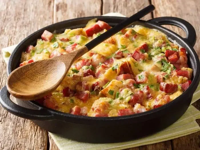 Strata Frühstücks-Auflauf @2x.webp