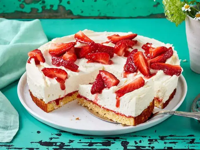 erdbeer-kokos-torte-butaris-1.webp