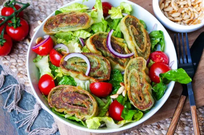 Maultaschen-mit-Salat-Gaumenfreundin-680x453.webp