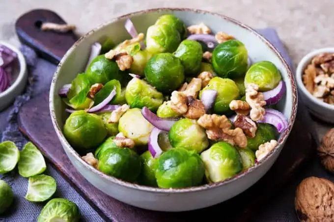 Rosenkohlsalat-Gaumenfreundin-680x453.webp