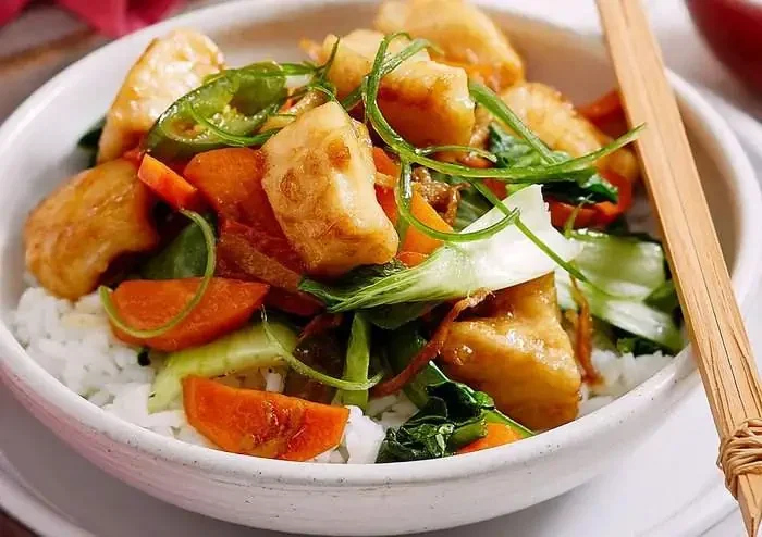 feurige-fischpfanne-auf-jasminreis,id=62163051,b=lecker,w=1600,rm=sk-2708777084.webp