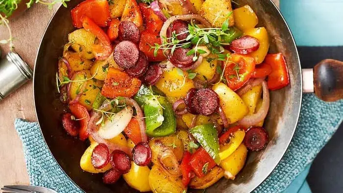 aus-4-mach-1-kartoffel-pfanne-,id=3c01cbe4,b=lecker,w=850,ca=0,12.58,100,87.42,rm=sk-3281406849.webp