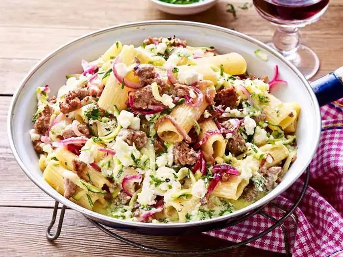 rigatoni-in-hack-feta-creme-f8857803-kochen-und-geniessen-03-2023,id=b52efa52,b=lecker,w=1600...webp