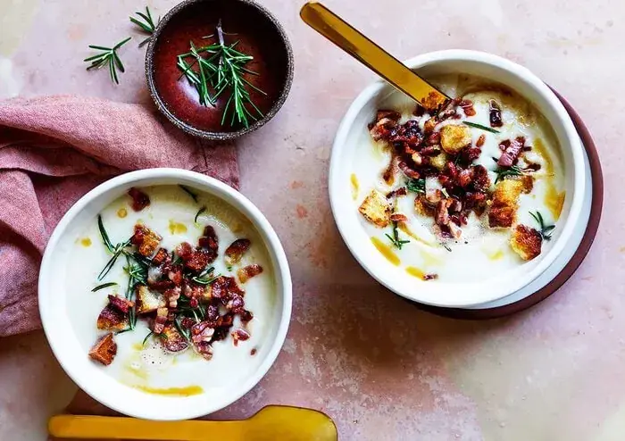 blumige-suppe-mit-rosmarin-speck,id=f2aa7ae3,b=lecker,w=1600,rm=sk-911588205.webp