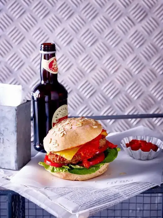 burger-mit-whiskey-schalotten-sose_id_c4f06da9_b_lecker_w_980_rm_sk.webp