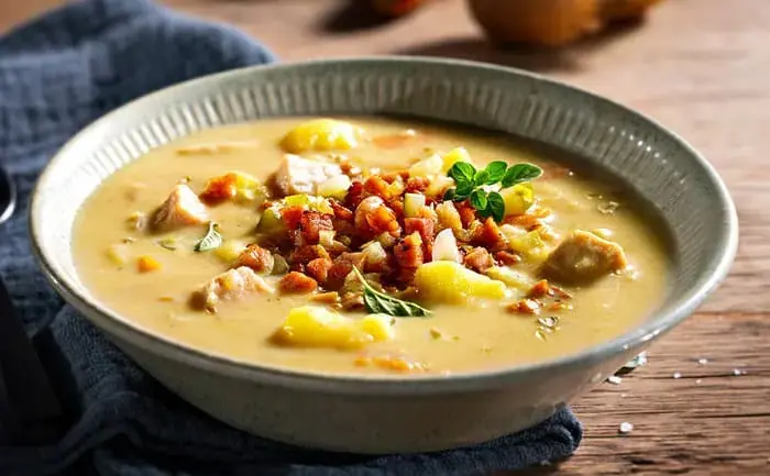 72dpi_Kartoffelsuppe_mit_Gewuerzgurken_1050x650px_sRGB.webp