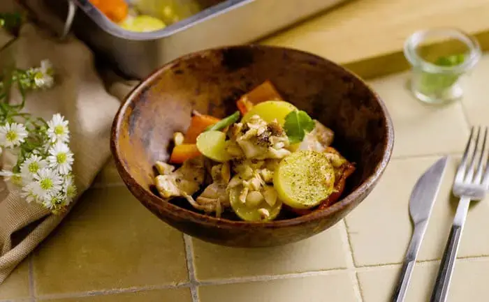 Ofen-Haehnchen-mit-Paprika-und-Mandeln_1050x650_Clean-2178352588.webp