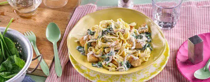 tagliatelle-mit-spinat-und-haehnchen-144482.webp