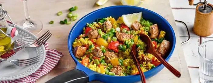 paella-mit-haehnchen-und-erbsen-144951.webp