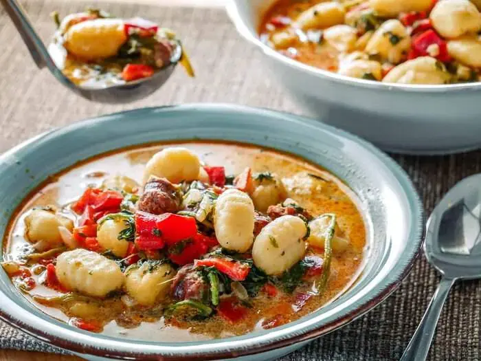 cremiger-wursttopf-mit-gnocchi-020-lrc-4.webp