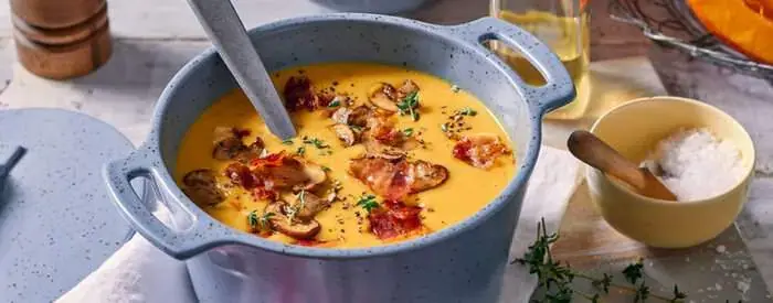 cremige-kartoffel-kuerbissuppe-mit-champignons-und-speck-146210.webp