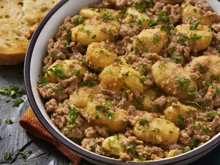 Gnocchi-Pfanne mit Schmand-Hackfleisch@2x.webp