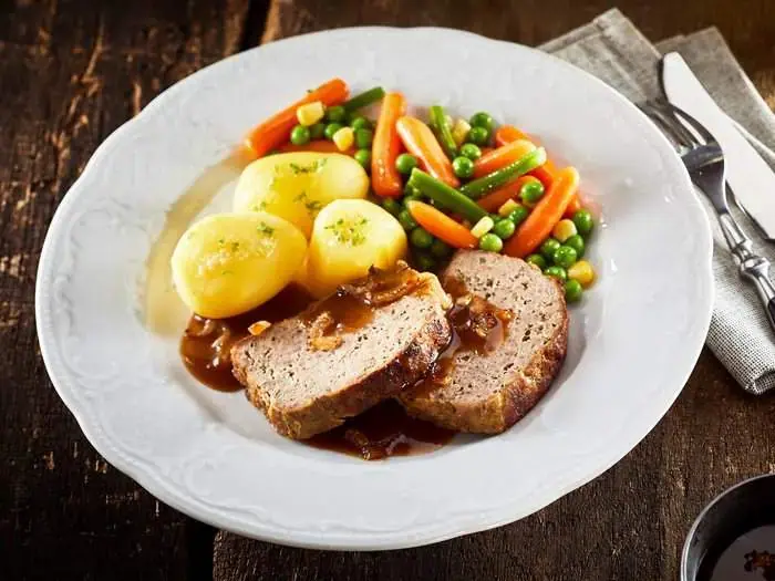 omas-hackbraten-mit-sosse@2x.webp