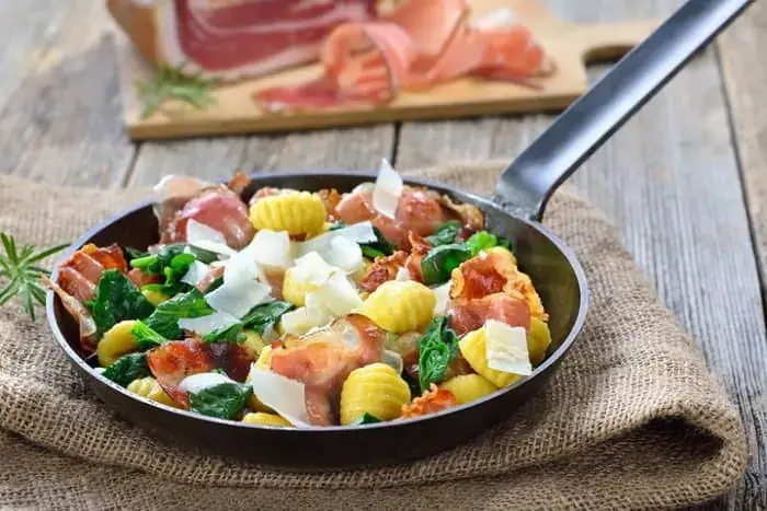 gnocchi-pfanne-mit-schinken-und-spinat_15507-1748751490_1.webp