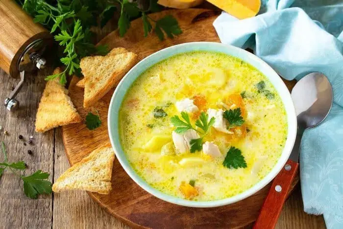 Gemuesesuppe-mit-Putenbrust-Kuerbis-und-Kartoffeln.webp