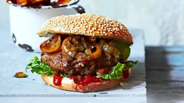 beef-buerger-mit-kraeftiger-barbecue-sosse-f5698901-kochen-und-geniessen-11-2023,id=e60a92b7,...webp