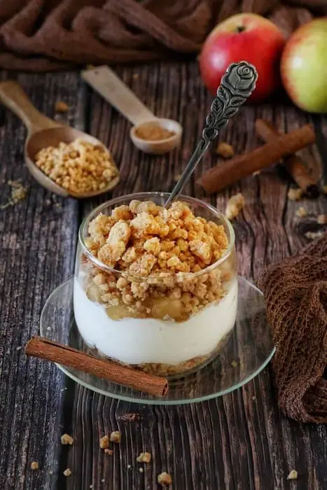 Apfel-Crumble-im-Glas-2.webp