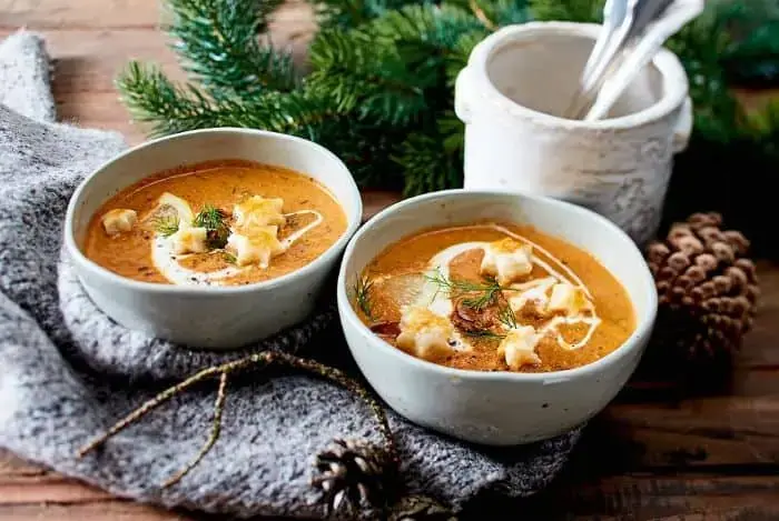 ungarische-pilzsuppe-mit-sterncroutons_id_518cfc28_b_lecker_w_980_rm_sk.webp