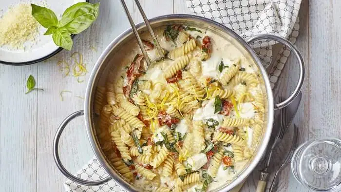 SM2020_CHDO_43_One-Pot-Pasta_Caprese-2165835380.webp