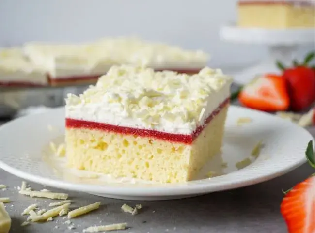 frau-holle-kuchen-erdbeeren.webp