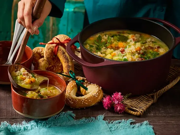 gerstensuppe-suedtiroler-art-mit-laugenherzen-hof104670902-kochen-und-geniessen-11-2024,id=82...webp gerstensuppe-suedtiroler-art-mit-laugenherzen-hof104670902-kochen-und-geniessen-11-2024,id=82...webp