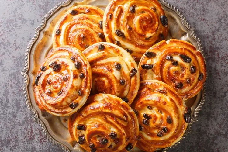 blatterteig-schnecken-mit-zimt-und-zucker.webp