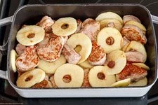 Ablauf-Gratinierter-Schweinefilet-Apfel-Auflauf-mit-Currysahne-6.webp